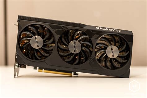 GIGABYTE.
